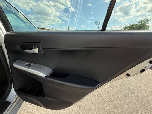 Used 2014 Toyota Camry SE w/ Moonroof Package FWD image 13