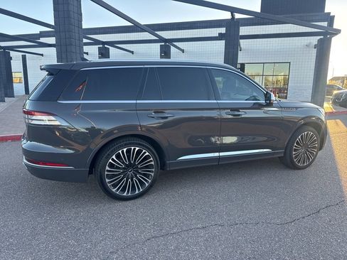 Used 2022 Lincoln Aviator Black Label w/ Class IV Trailer Tow Package image 3