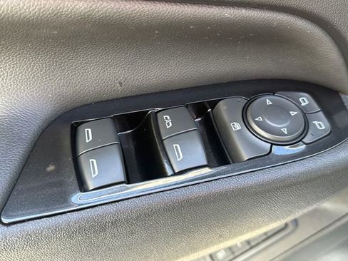 Used 2023 Chevrolet Equinox Premier AWD/4WD image 30