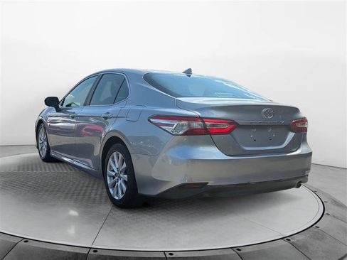 Used 2019 Toyota Camry LE image 3