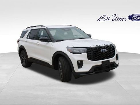 New 2026 Ford Explorer ST-Line w/ ST-Line Street Pack RWD image 2