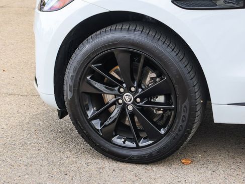 Used 2025 Jaguar F-PACE R-Dynamic S image 8