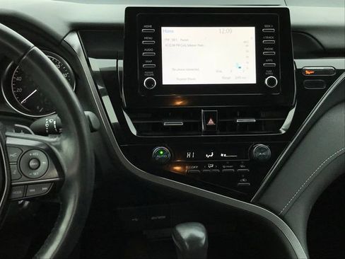 Used 2022 Toyota Camry SE image 9