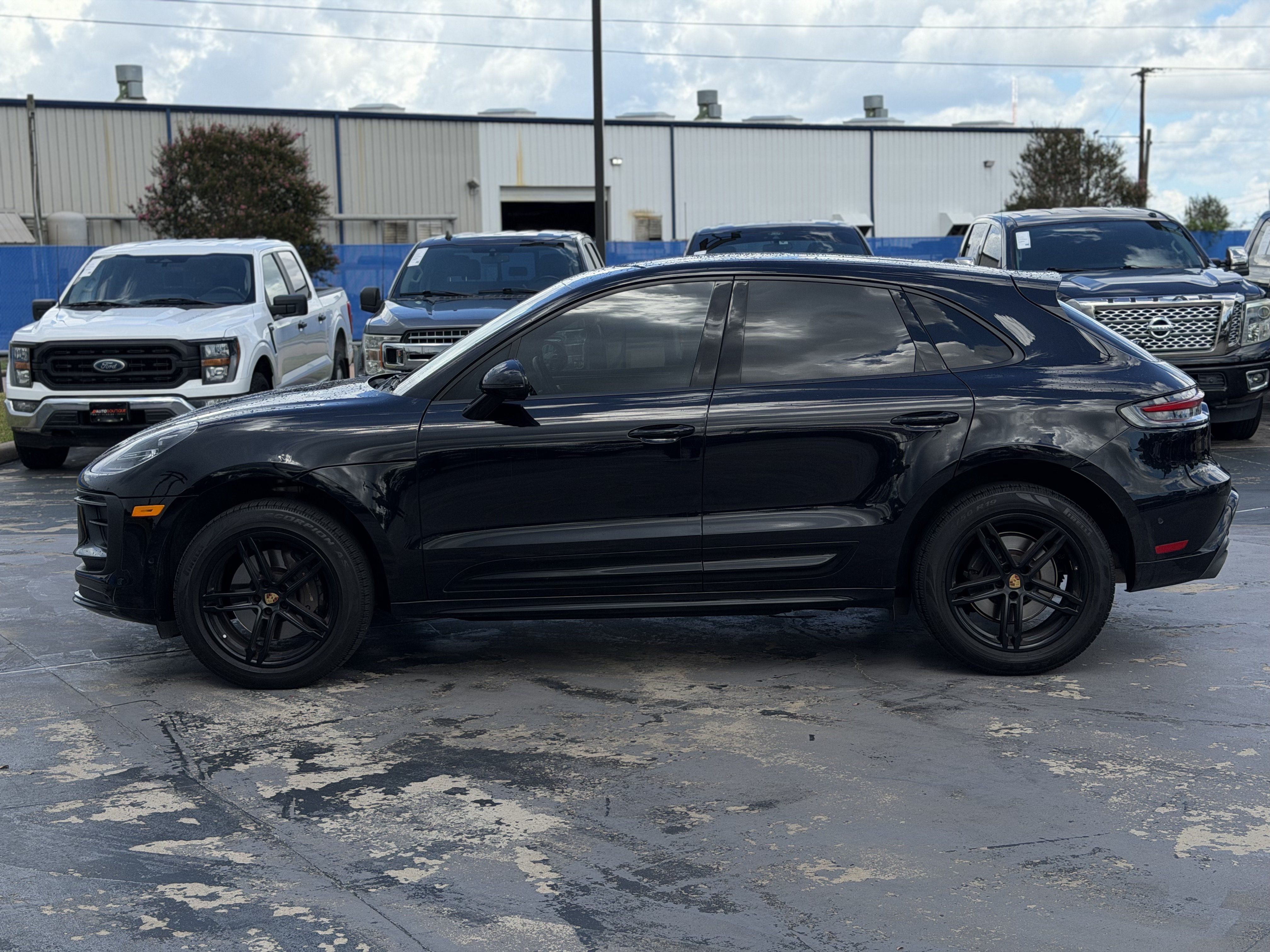 Used 2024 Porsche Macan AWD/4WD image 23