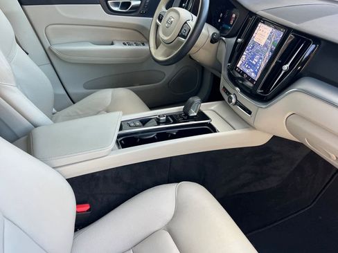 Used 2023 Volvo XC60 B5 Core image 18