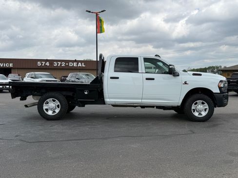 Used 2024 RAM 2500 Tradesman w/ Snow Chief Group AWD/4WD image 9