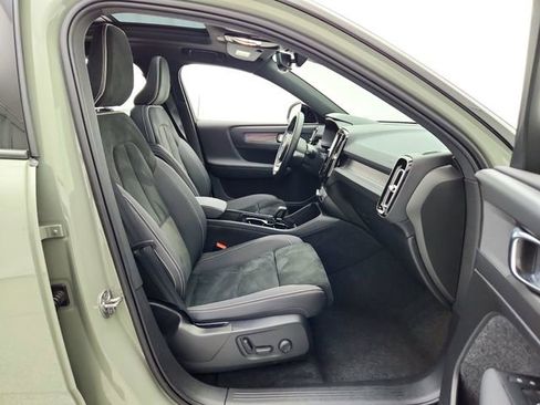 Certified 2022 Volvo XC40 P8 Recharge Plus image 16