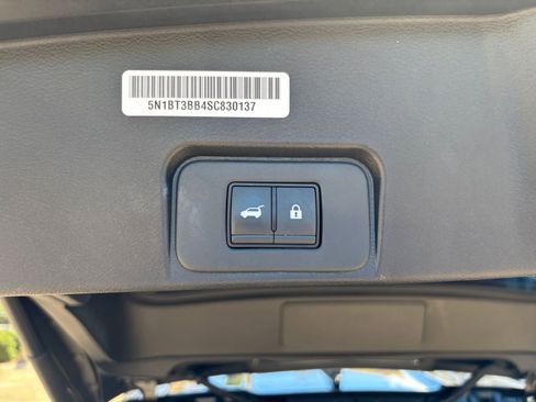 Used 2025 Nissan Rogue SV AWD/4WD image 23