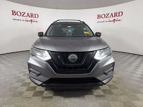 Used 2018 Nissan Rogue SV image 3