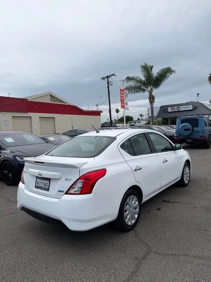 Used 2015 Nissan Versa SV FWD image 3
