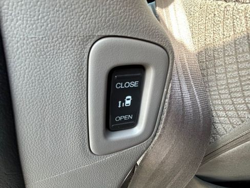 Used 2015 Honda Odyssey EX image 18