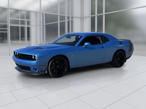 Used 2016 Dodge Challenger R/T Scat Pack image 2
