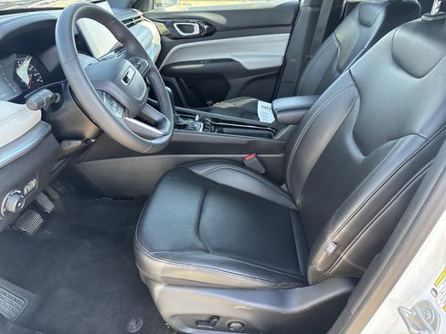 Used 2025 Jeep Compass Limited image 5