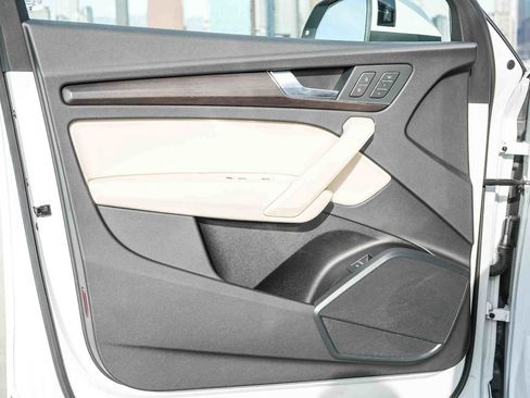 Used 2023 Audi Q5 2.0T Premium w/ Convenience Package image 29