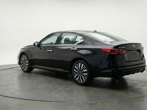 Used 2025 Nissan Altima 2.5 SV image 6