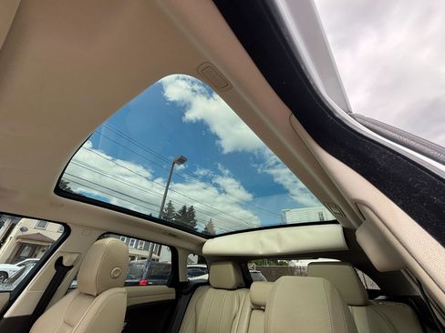 Used 2018 Land Rover Range Rover Evoque SE Premium AWD/4WD image 33