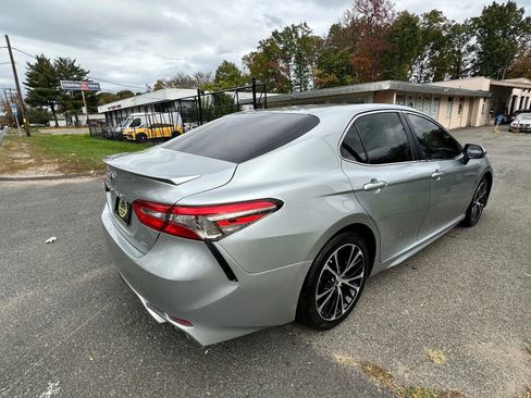 Used 2018 Toyota Camry SE image 5