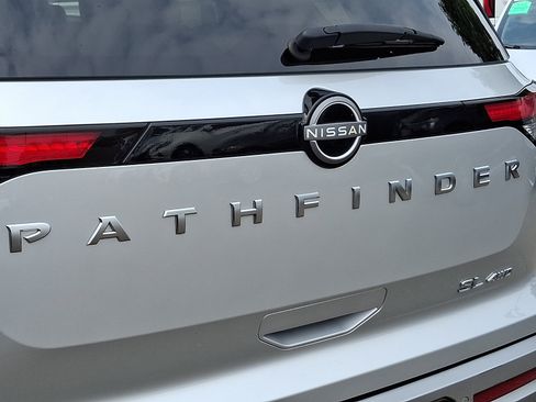 Used 2025 Nissan Pathfinder SL AWD/4WD image 34