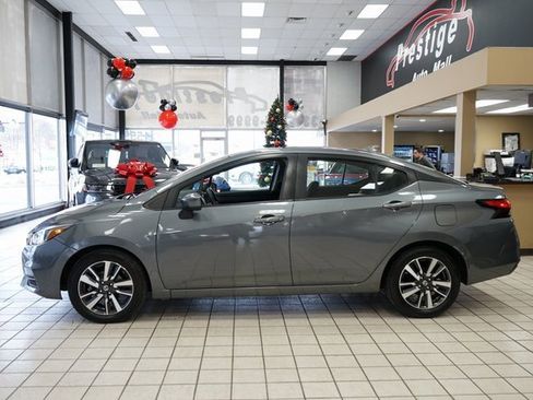 Used 2021 Nissan Versa SV image 4