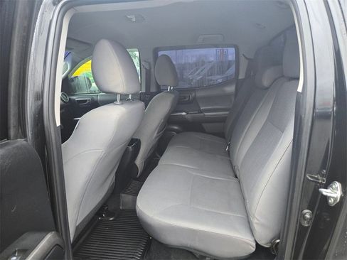 Used 2018 Toyota Tacoma 4x4 Double Cab image 10