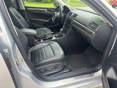 Used 2018 Volkswagen Passat 3.6 SEL Premium FWD image 23