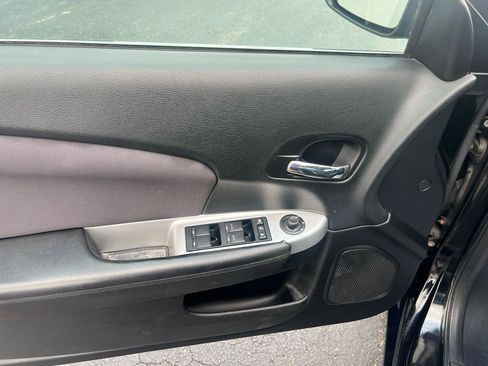 Used 2013 Chrysler 200 Touring FWD image 12