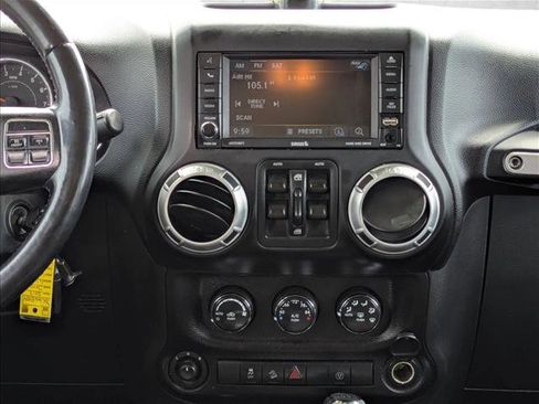 Used 2013 Jeep Wrangler Unlimited Rubicon w/ Connectivity Group AWD/4WD image 14