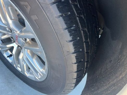 Used 2023 GMC Yukon SLT image 7