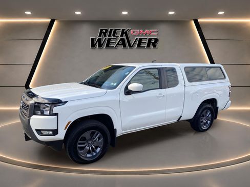 Used 2025 Nissan Frontier SV w/ SV Convenience Package AWD/4WD image 3