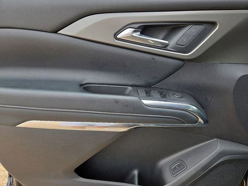 Used 2025 Chevrolet Traverse LT image 21