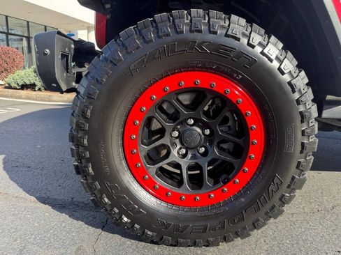 Used 2023 Jeep Wrangler Unlimited w/ Sun & Screen Package image 23