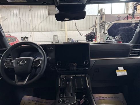New 2026 Lexus GX 550 AWD/4WD image 7