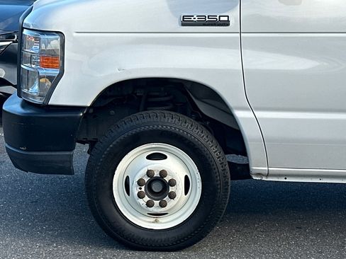 Used 2019 Ford E-350 and Econoline 350 Super Duty w/ Power Windows & Locks Group image 4