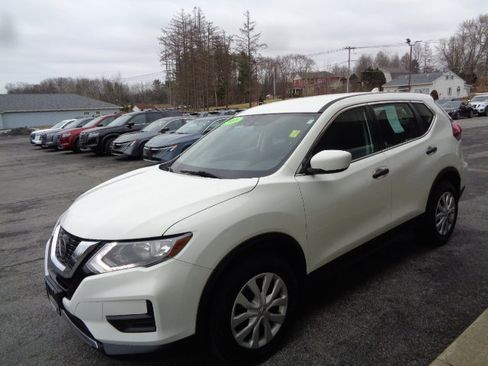 Used 2018 Nissan Rogue S image 1