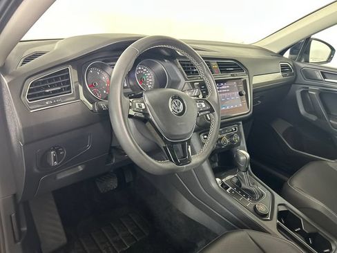 Used 2021 Volkswagen Tiguan SE w/ Panoramic Sunroof Package AWD/4WD image 12