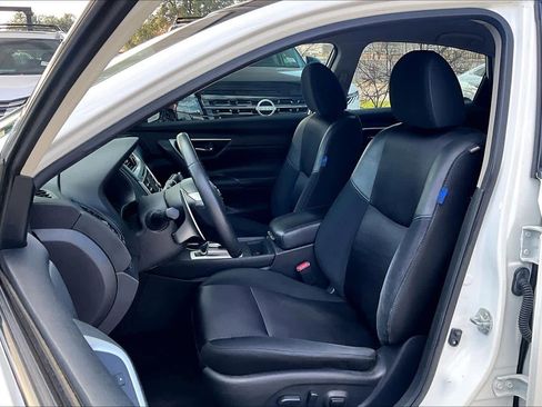 Used 2017 Nissan Altima 2.5 SR w/ Midnight Edition Package image 8