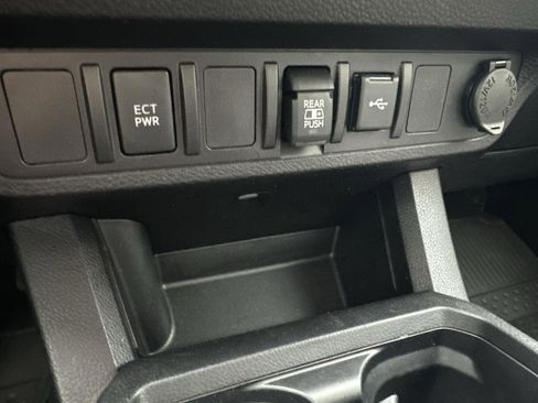 Used 2022 Toyota Tacoma SR5 image 22