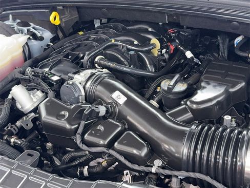 Used 2024 Jeep Grand Cherokee L Limited w/ Black Appearance Package image 59