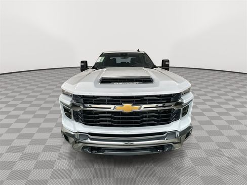 Used 2024 Chevrolet Silverado 2500 LT image 3