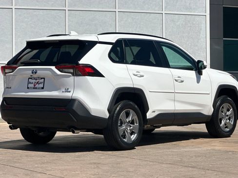 Used 2024 Toyota RAV4 LE AWD/4WD image 4