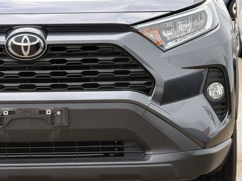 Used 2021 Toyota RAV4 XLE Premium image 9