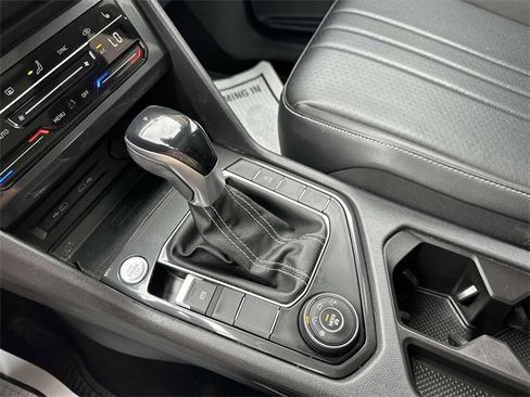 Certified 2022 Volkswagen Tiguan SE w/ Panoramic Sunroof Package image 33
