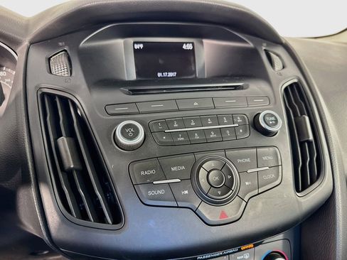Used 2016 Ford Focus SE w/ SE Sport Package FWD image 18