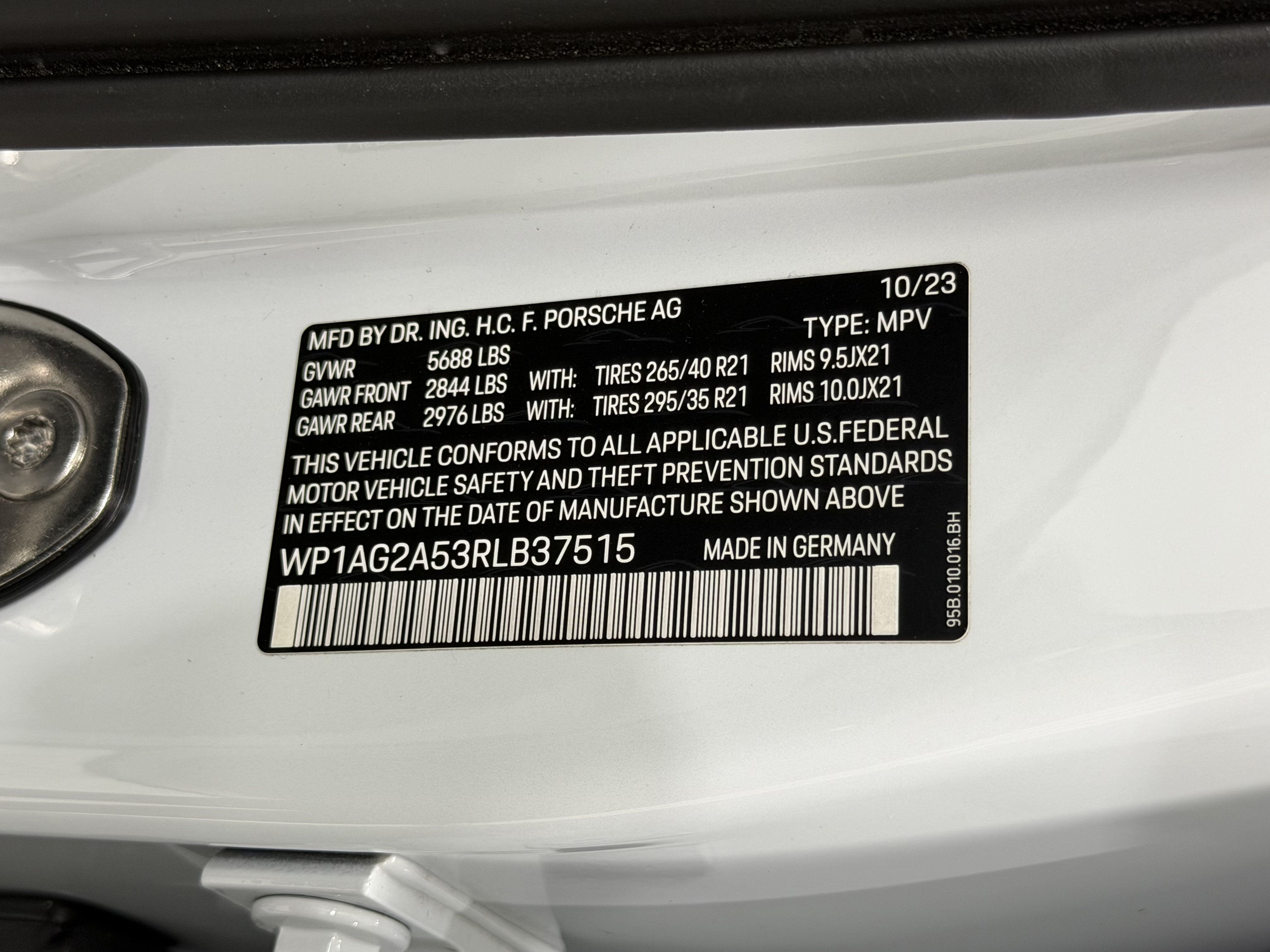 Certified 2024 Porsche Macan S AWD/4WD image 60