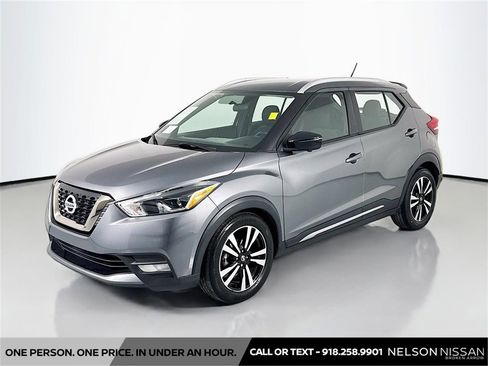 Used 2019 Nissan Kicks SR image 1