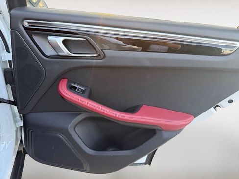 Used 2022 Porsche Macan image 30