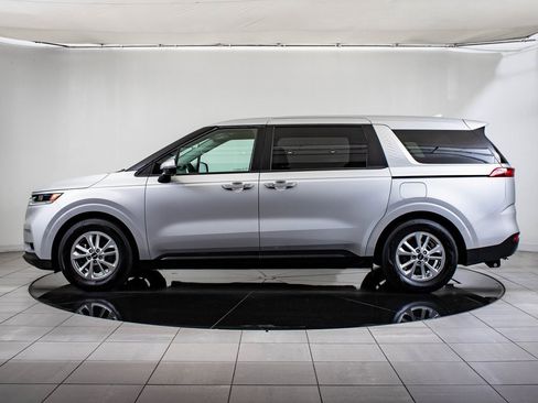 Used 2023 Kia Carnival LX image 5
