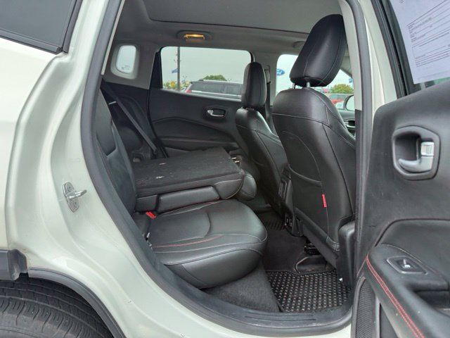 Used 2018 Jeep Compass Trailhawk w/ Leather Interior Group AWD/4WD image 13