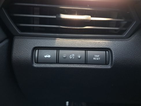 Used 2025 Nissan Altima 2.5 SV FWD image 23