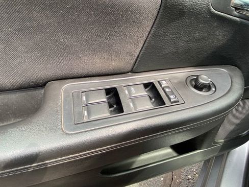 Used 2013 Chrysler 200 LX FWD image 9